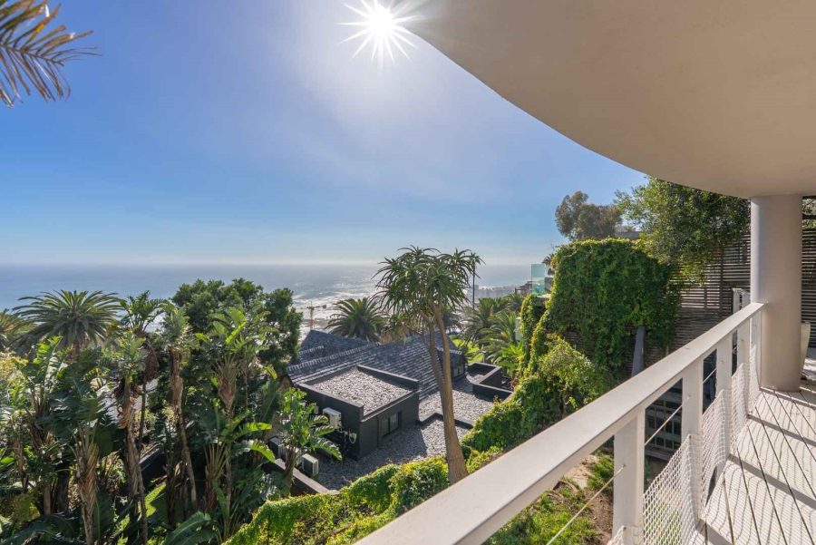 8 Bedroom Property for Sale in Bantry Bay Western Cape